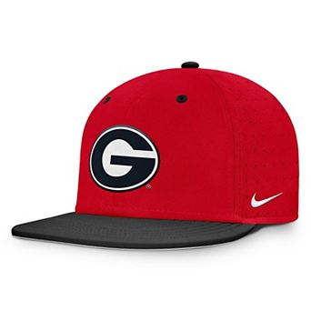 Men's Nike Red Georgia Bulldogs On-Field Dugout True Performance Fitted Hat