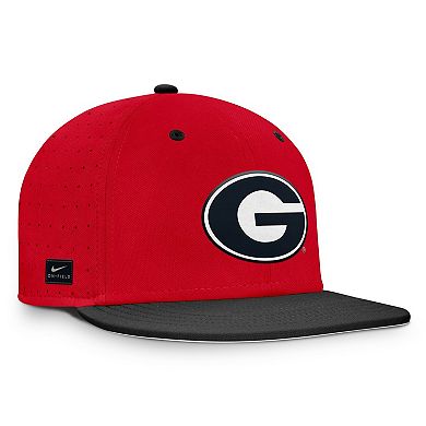 Men's Nike Red Georgia Bulldogs On-Field Dugout True Performance Fitted Hat