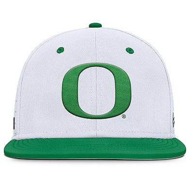 Men's Nike White Oregon Ducks On-Field Dugout True Performance Fitted Hat