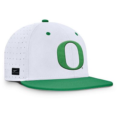 Men's Nike White Oregon Ducks On-Field Dugout True Performance Fitted Hat