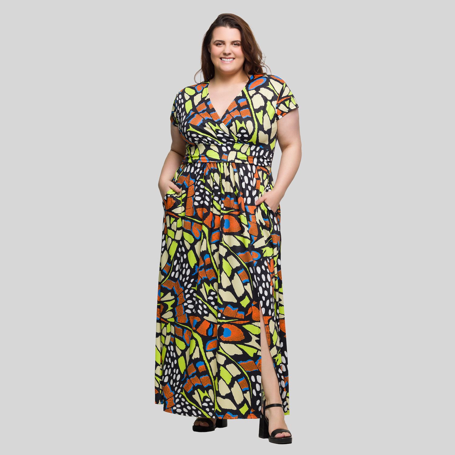 Женские платья 24Seven Comfort Apparel Plus Size 24Seven Comfort Apparel Butterfly Print Cap Sleeve V-Neck Maxi Dress