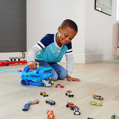 Mattel Hot Wheels Ultimate Dual Dragon Transporter with 2 1:64 Scale Cars