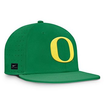 Men's Nike Green Oregon Ducks On-Field Dugout True Performance Fitted Hat