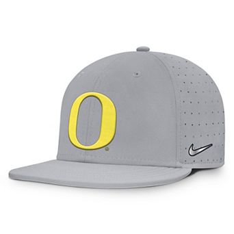 Men's Nike Gray Oregon Ducks On-Field Dugout True Performance Fitted Hat