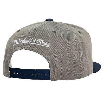 Men's Mitchell & Ness Gray Atlanta Braves Basic Flip Snapback Hat