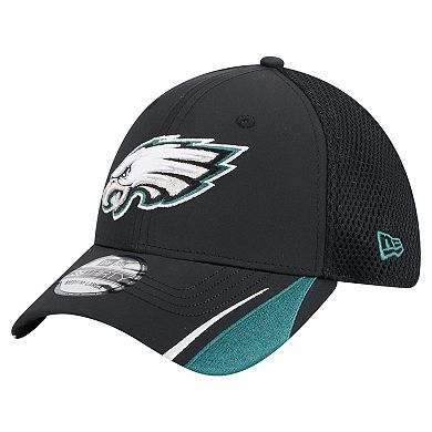 Men's New Era Black Philadelphia Eagles Game Day Linear 39THIRTY Flex Hat