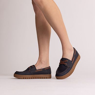 Journee Women's Marion Round Toe Flexible Comfort Loafer Boat Shoes