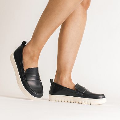 Journee Tayla Medium and Wide Width Women's Round Toe Flexible Comfort Penny Loafers