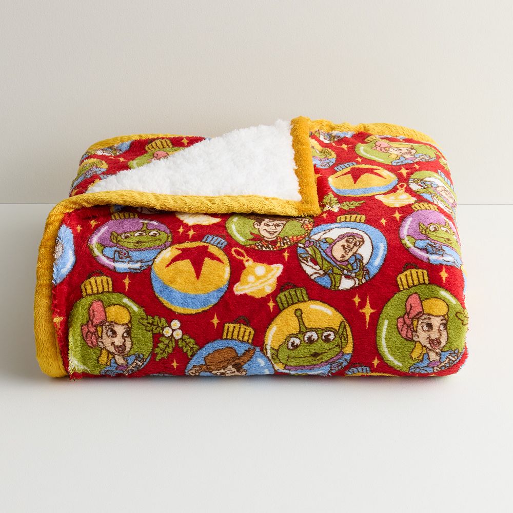 Poltergeist クリスマス　ガチャ　ブランケット　そう The Big One® Disney's Sherpa Holiday Throw Blanket