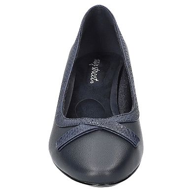 Easy Street Kata Women's Slip-On Pumps
