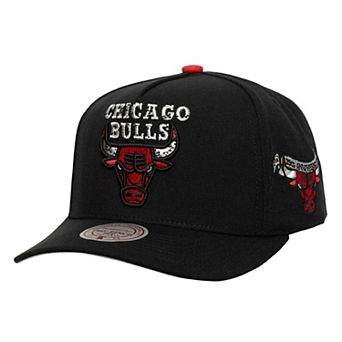 Men's�Mitchell & Ness Black Chicago Bulls Core Pro Pinch Adjustable Hat