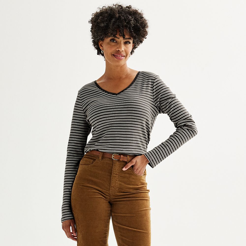 Petite Croft & Barrow® Essential Long-Sleeve V-Neck Top