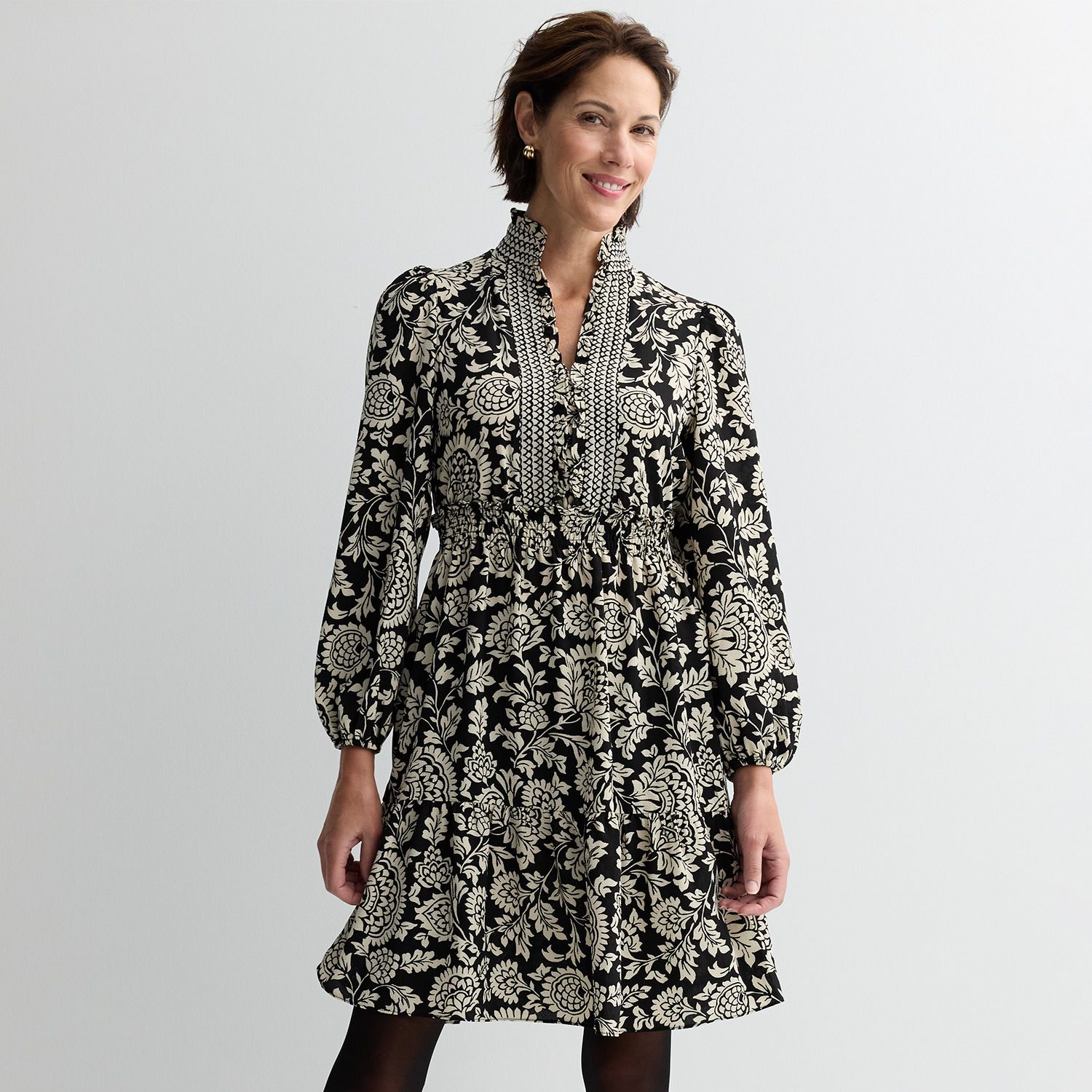 Женские платья London Times Smocked Waist Ruffle Detail Tiered Skirt Dress