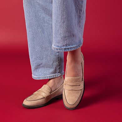 Journee Brooks Women's Round Toe Block Heel Comfort Penny Loafers