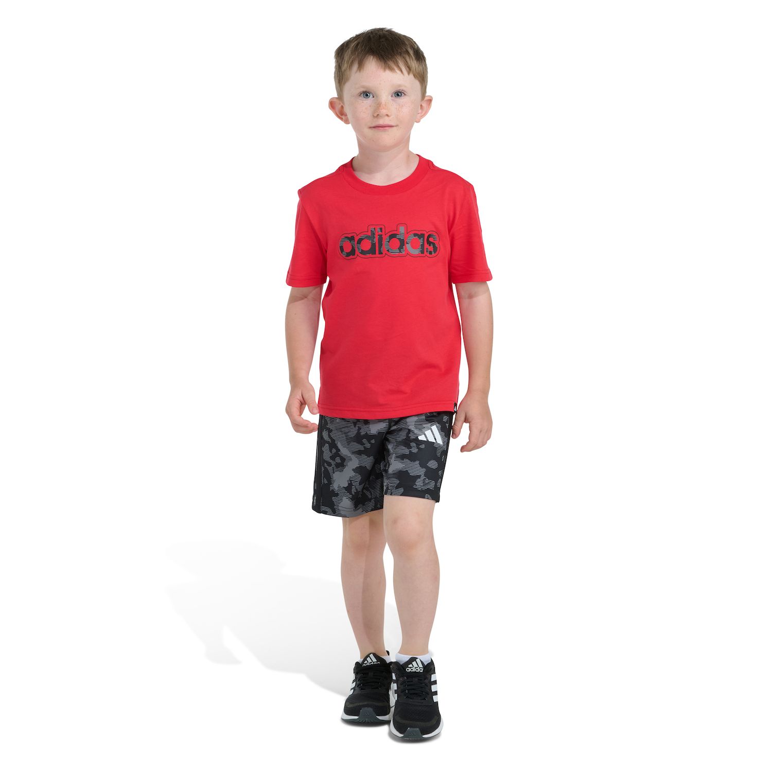 Комплект adidas 2 pc Short Sleeve Tee & Printed Camo Short Set для мальчиков — фото 1