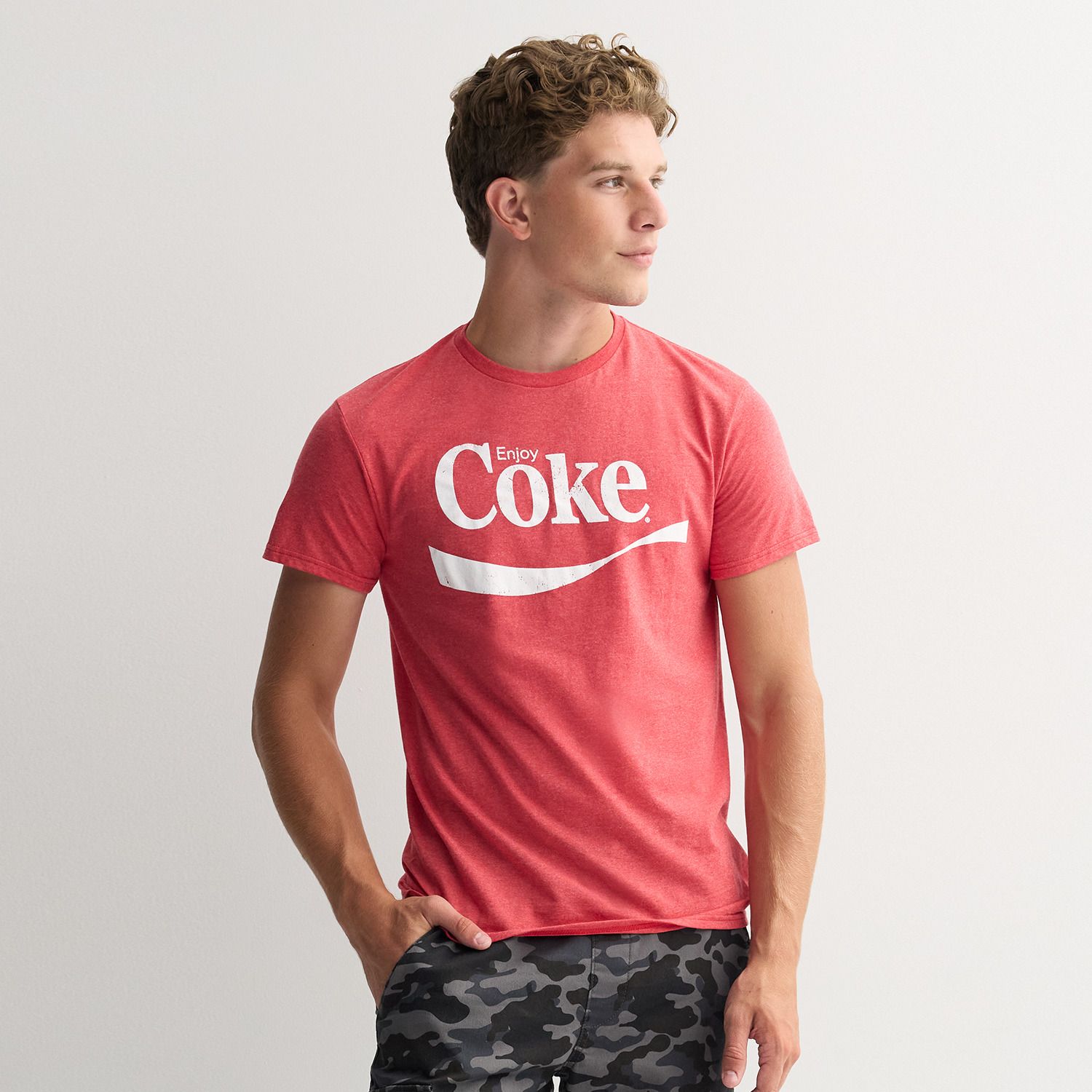 Мужская футболка Coca-Cola Classic Coke Swoosh Graphic