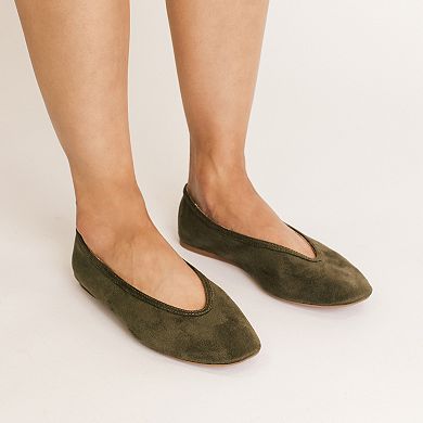 Journee Fortune Women's Almond Toe Ballet Flats