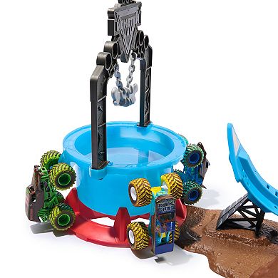 Monster Jam Dunk Tank Playset with Water Feature