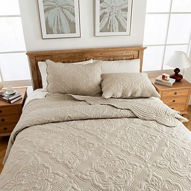 Wholinens 3 Piece Scalloped Edge Floral Bedspread Quilt Set