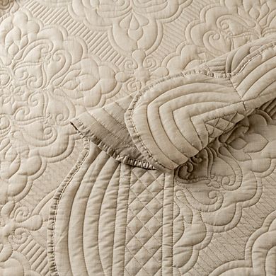 Wholinens 3 Piece Scalloped Edge Floral Bedspread Quilt Set
