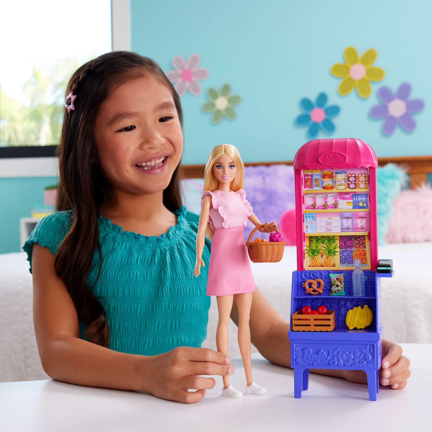 Детский игровой набор Barbie Malibu at the Market Doll and Playset with 11 Accessories — фото 2