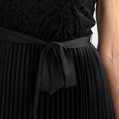 Women's Sandra Darren Short Sleeve Pleated Dress