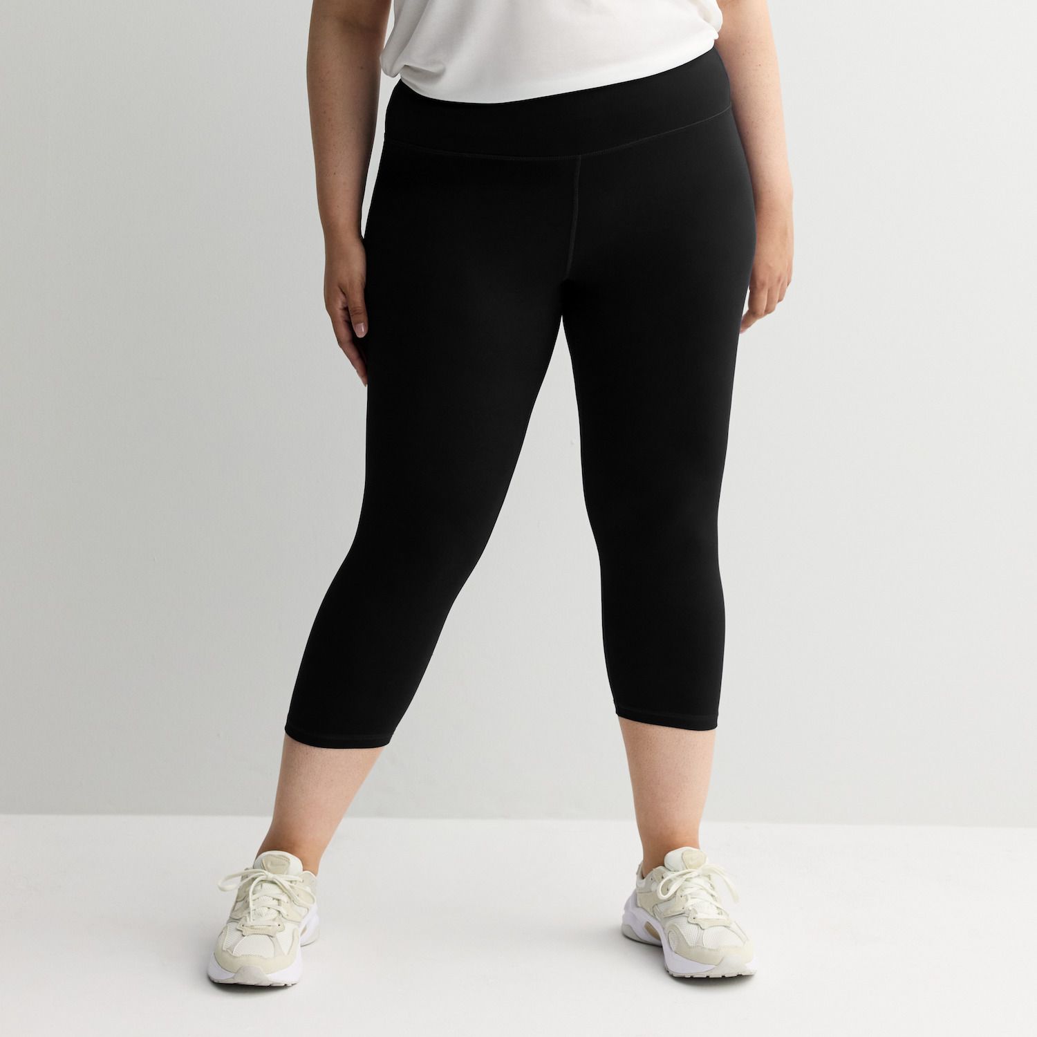 Женские леггинсы Plus Size Tek Gear® Essential Soft Capri, цвет: Минеральный чёрный