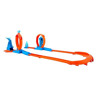 Hot Wheels Track Creator Triple Loop Pack with 1:64 Scale Toy Car