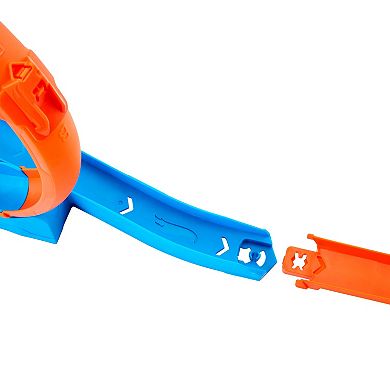 Hot Wheels Track Creator Triple Loop Pack with 1:64 Scale Toy Car