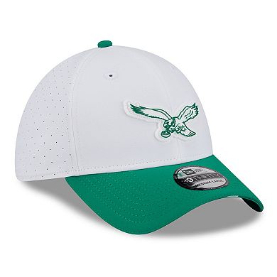 Men's New Era White/Kelly Green Philadelphia Eagles 2025 NFL Training Camp Throwback Logo 39THIRTY Flex Hat