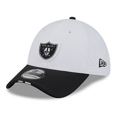 Men's New Era White/Black Las Vegas Raiders 2025 NFL Training Camp 39THIRTY Flex Hat