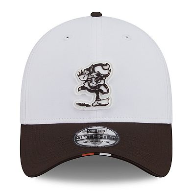Men's New Era White/Brown Cleveland Browns 2025 NFL Training Camp Throwback Logo 39THIRTY Flex Hat
