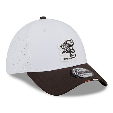 Men's New Era White/Brown Cleveland Browns 2025 NFL Training Camp Throwback Logo 39THIRTY Flex Hat