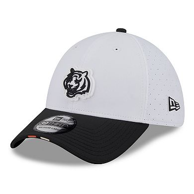 Men's New Era White/Black Cincinnati Bengals 2025 NFL Training Camp 39THIRTY Flex Hat