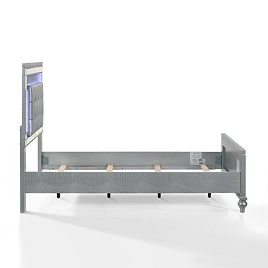 New Classic Furniture Furniture Contemporary Solid Wood 3/3 Twin Bed in Silver