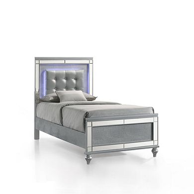 New Classic Furniture Furniture Contemporary Solid Wood 3/3 Twin Bed in Silver