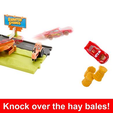 Mattel Disney and Pixar Cars Frank Escape & Stunt Race Playset with Lightning McQueen