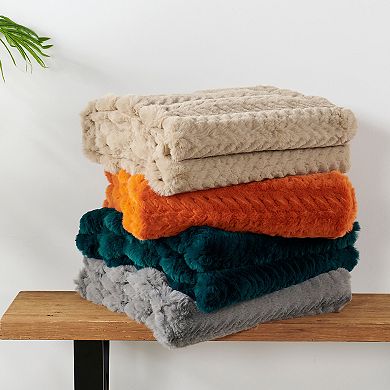Home Soft Things Tread Pattern Faux Fur Throw Blanket