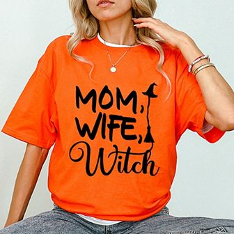 Simply Sage Market Mom Wife Witch Cursive Short Sleeve Tee