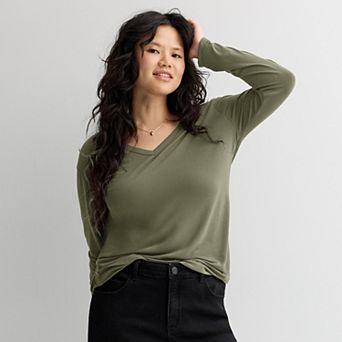 Juniors' Plus Size SO® Long Sleeve V-Neck Tee with TRS Fabric