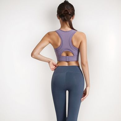 Women's Scoop Neck Sports Bra with Wide Shoulder Straps and Seamless Fitted Design