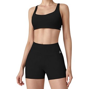 Women's Scoop Neck Sports Crop Top with Wide Shoulder Straps and Seamless Fit