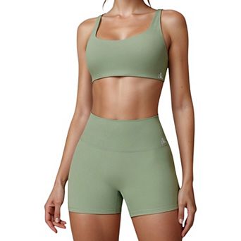 Women's Scoop Neck Sports Crop Top with Wide Shoulder Straps and Seamless Fit