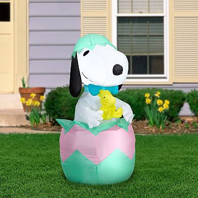 Gemmy Inflatable Snoopy with Woodstock in Easter Egg Outdoor Decor 4-foot