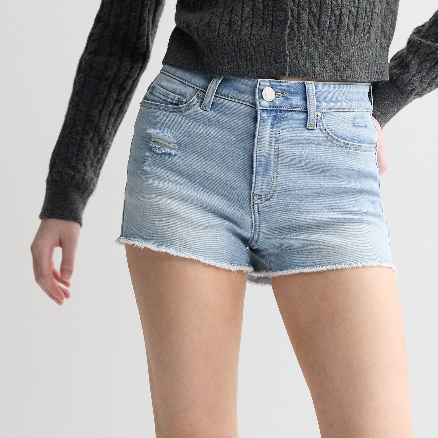 Женские шорты Juniors' SO® High Rise Denim Shortie, цвет: Light Destructed — фото 1