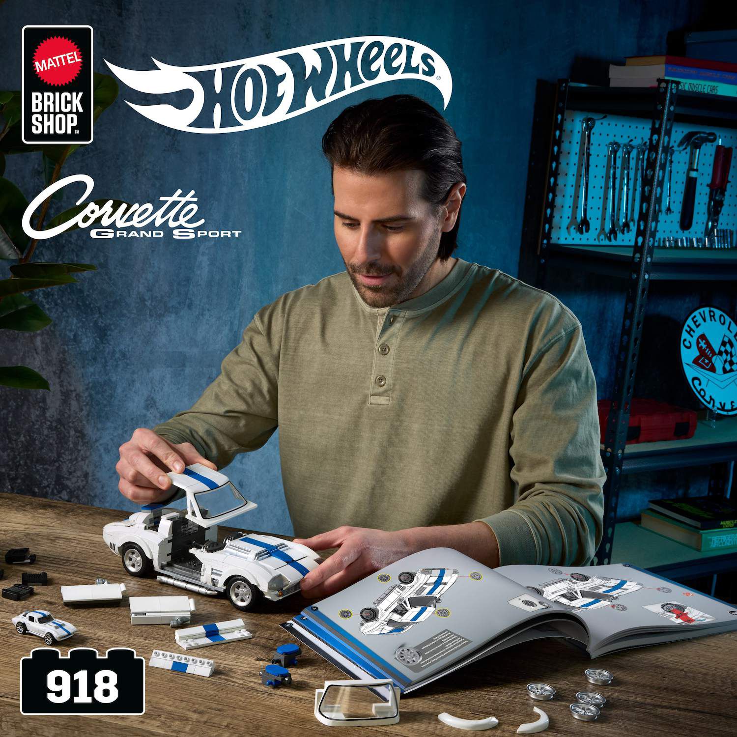 Детские конструкторы Mattel Brick Shop Hot Wheels Corvette Grand Sport Building Toy Kit (918 Pieces) for Collectors — фото 2
