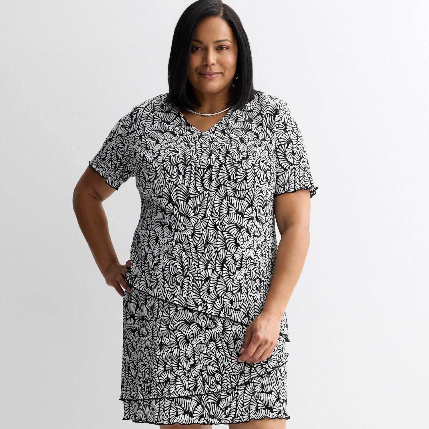 Женские платья Studio Connection Plus Size Studio Connection Short Sleeve V-Neck Tiered Dress