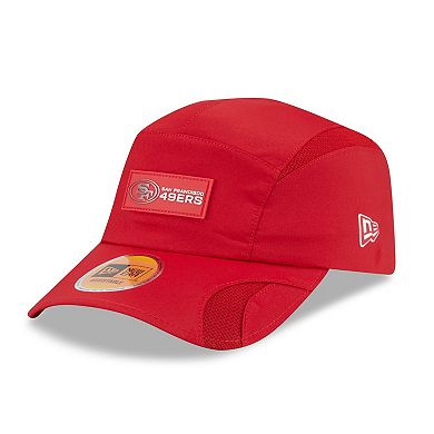 Men's New Era Scarlet San Francisco 49ers 2025 Sideline Runner Adjustable Hat
