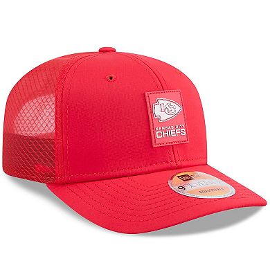 Men's New Era Red Kansas City Chiefs 2025 Sideline 9SEVENTY Trucker Adjustable Hat