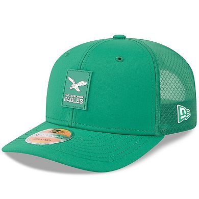 Men's New Era Kelly Green Philadelphia Eagles 2025 Sideline Throwback 9SEVENTY Trucker Adjustable Hat